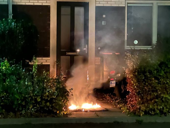 De politie is een dinsdagavond onderzoek gestart in de Valetastraat in Apeldoorn nadat er een explosie was geweest.