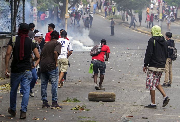 Een confrontatie tussen betogers en de oproerpolitie in de stad Managua, Nicaragua.