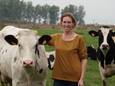 Lies Sampers tussen haar koeien: "Er is veel onwetendheid rond de landbouw."
