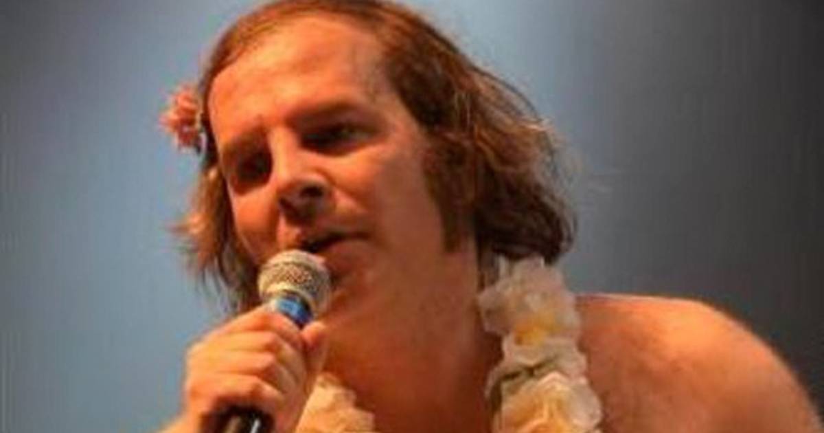 Philippe Katerine vous dévoile sa banane, nu sur la plage (vidéo) Musique 7sur7.be