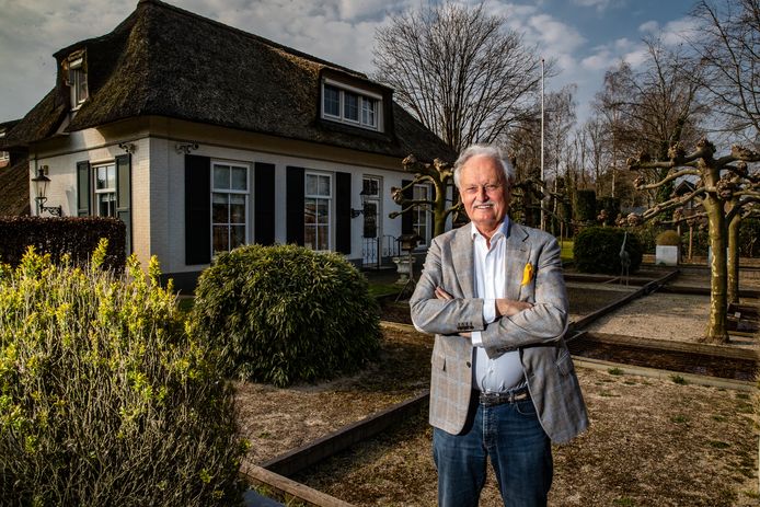 Voormalig topman Ger Visser van Eurocommerce voor zijn kapitale boerderijvilla die door de curator te koop is gezet voor 1,65 miljoen euro.