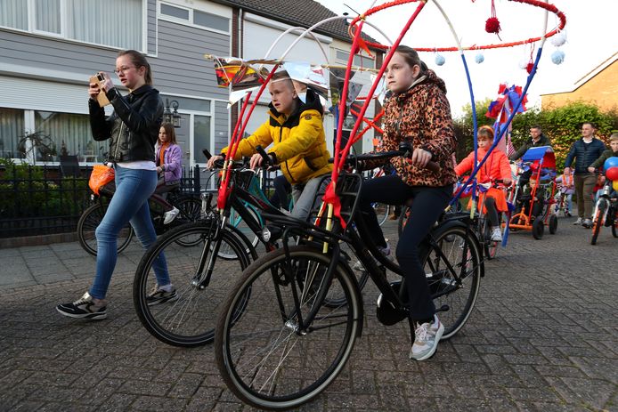 In het Brabantse Wijk en Aalburg vieren ze ‘Koningsdag op z’n Wèks’