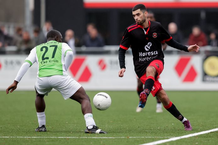 ARC'er Yassin Kaabouni (rechts) tijdens het treffen met Spijkenisse.