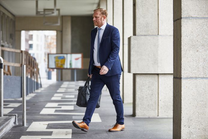 Maarten van Panhuis komt aan bij de rechtbank in Arnhem.