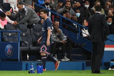 Een trainer die risico’s schuwt en onpopulair dúrft te zijn: waarom Pochettino ontevreden Messi wisselde