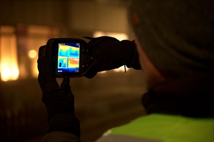 Warmtescan van woning om energielekken te ontdekken.