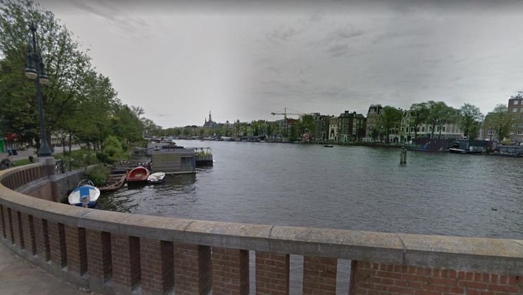 De man sprong bij de Weesperzijde in het water. Beeld Google Streetview