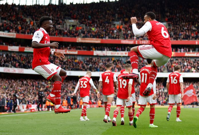 Saka schiet Arsenal naar 4-1 overwinning.