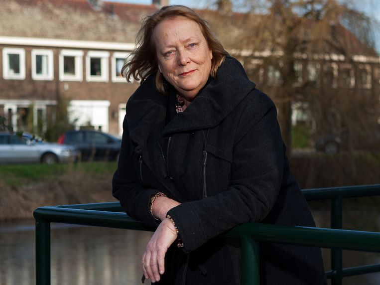 Eindredactrice van de scheurkalender Linda Polman. 'Er zitten veel teksten tussen, maar ook tekeningen of cartoons.' Beeld Martijn Gijsbertsen