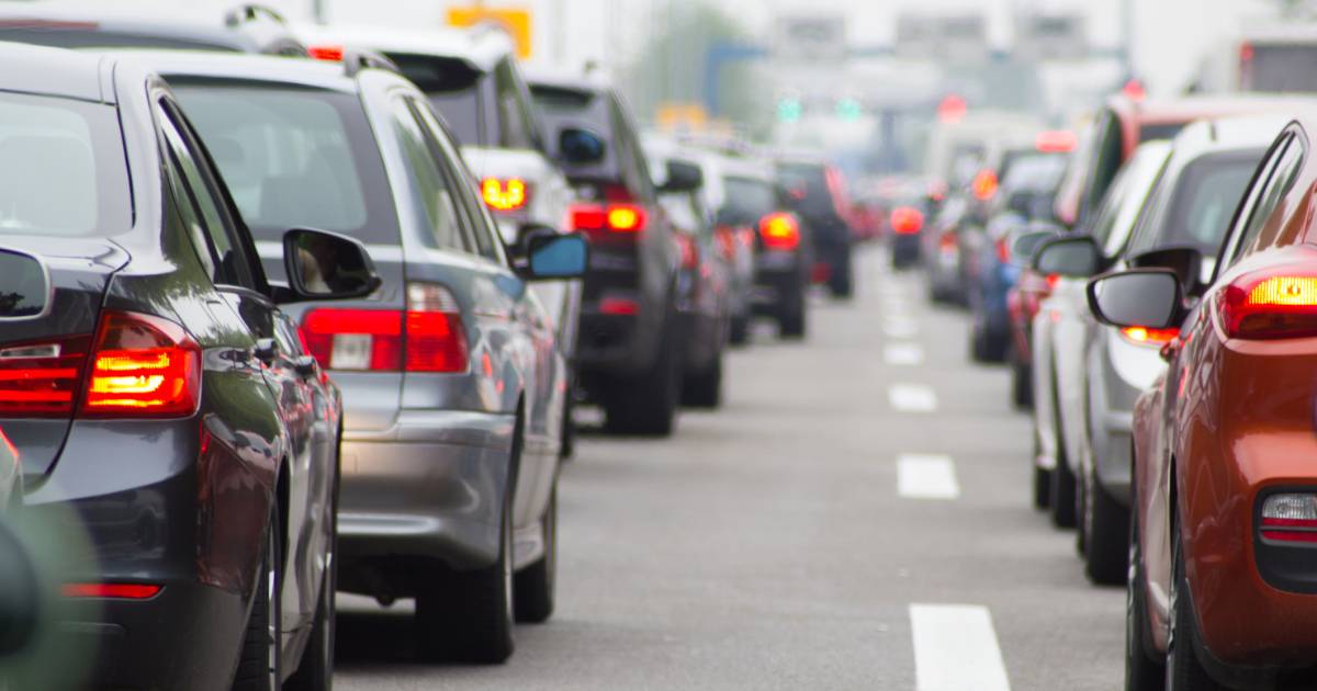 Flinke file op de A9 richting Amstelveen door een ongeluk: uur vertraging.