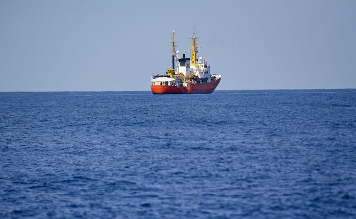 De Aquarius, met aan boord 629 migranten, mocht niet aanmeren in Italië of Malta.