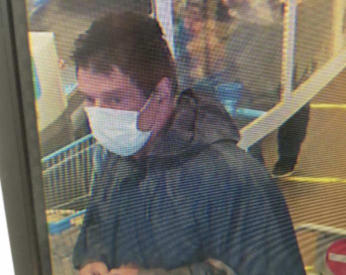 Foto's van Ernst verspreid door de politie.