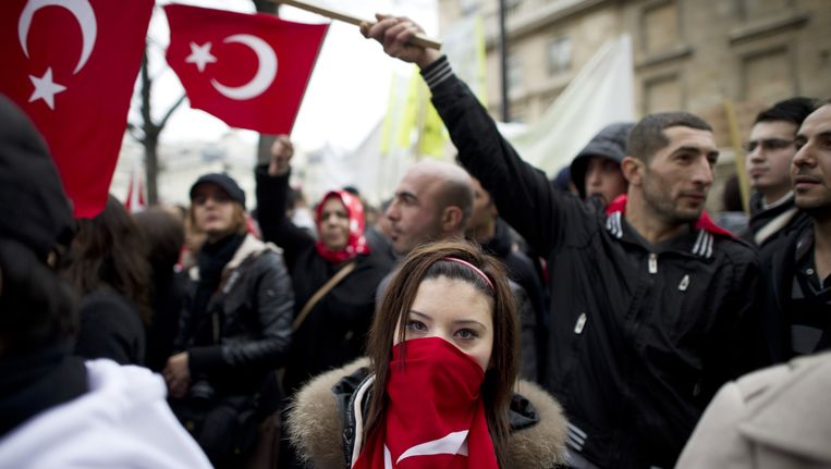 Protest in Turkije tegen de omstreden Franse genocidewet. Beeld afp