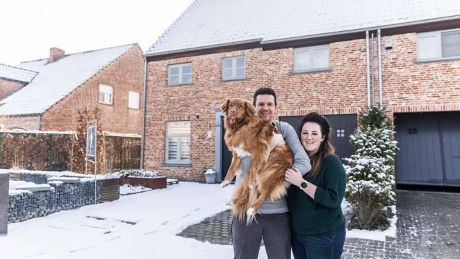 Met een relatief kleine ingreep wordt de woning van Kevin en Tania 27.000 euro meer waard: “Veel vraag naar zulke huizen, maar het aanbod is beperkt”