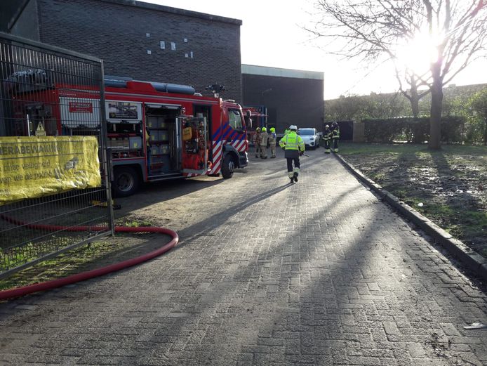 Een brand in de Aldebaranstraat in Spijkenisse heeft voor een flinke stroomstoring gezorgd.