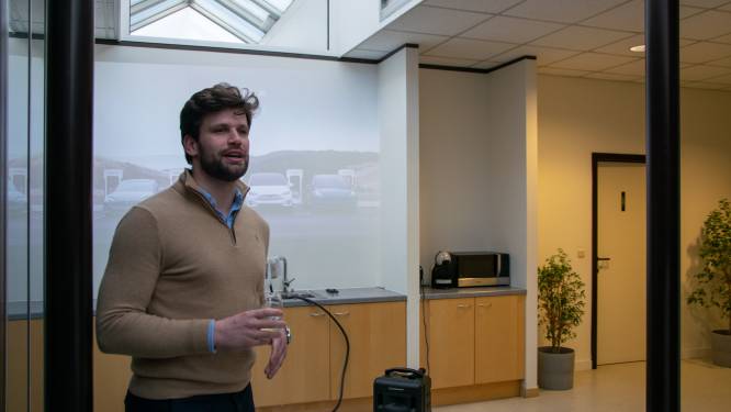 Gedeelde werkplek in Hoevenen is decor van netwerkavond met Tesla: “Stap verder gaan dan enkel werken op dezelfde plaats”