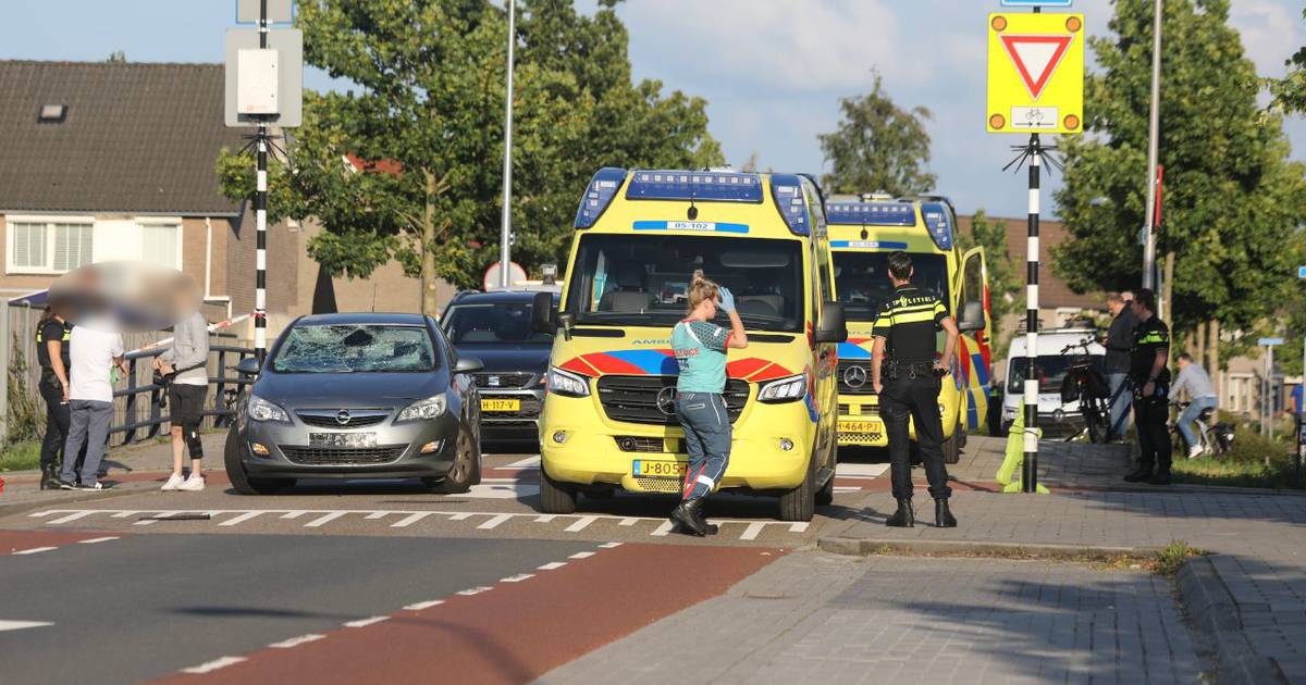 Kettingbotsing met vier autos bij Julianatoren: vrouw gewond naar ziekenhuis.