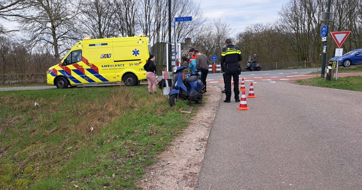 Twee gewonden bij botsing met scooter en auto in Boxtel.