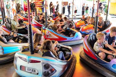 Jeugd Westerhoven duikt op de gratis botsauto’s tijdens kermis