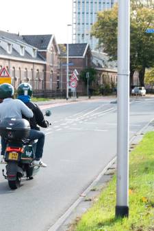 Helft van inwoners in het oosten heeft last van geluid: vooral van brommers en buren 