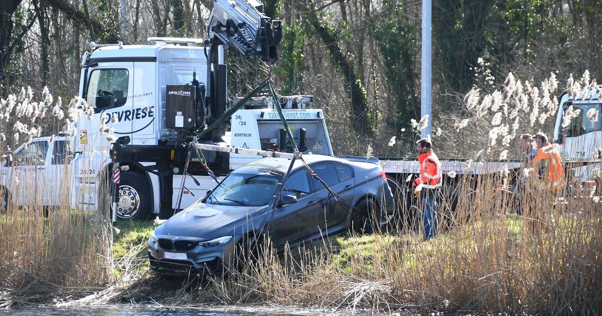 Man picks up chicken on a spit and then ends up with a very expensive BMW in the Bossuit-Kortrijk canal |  Kortrijk