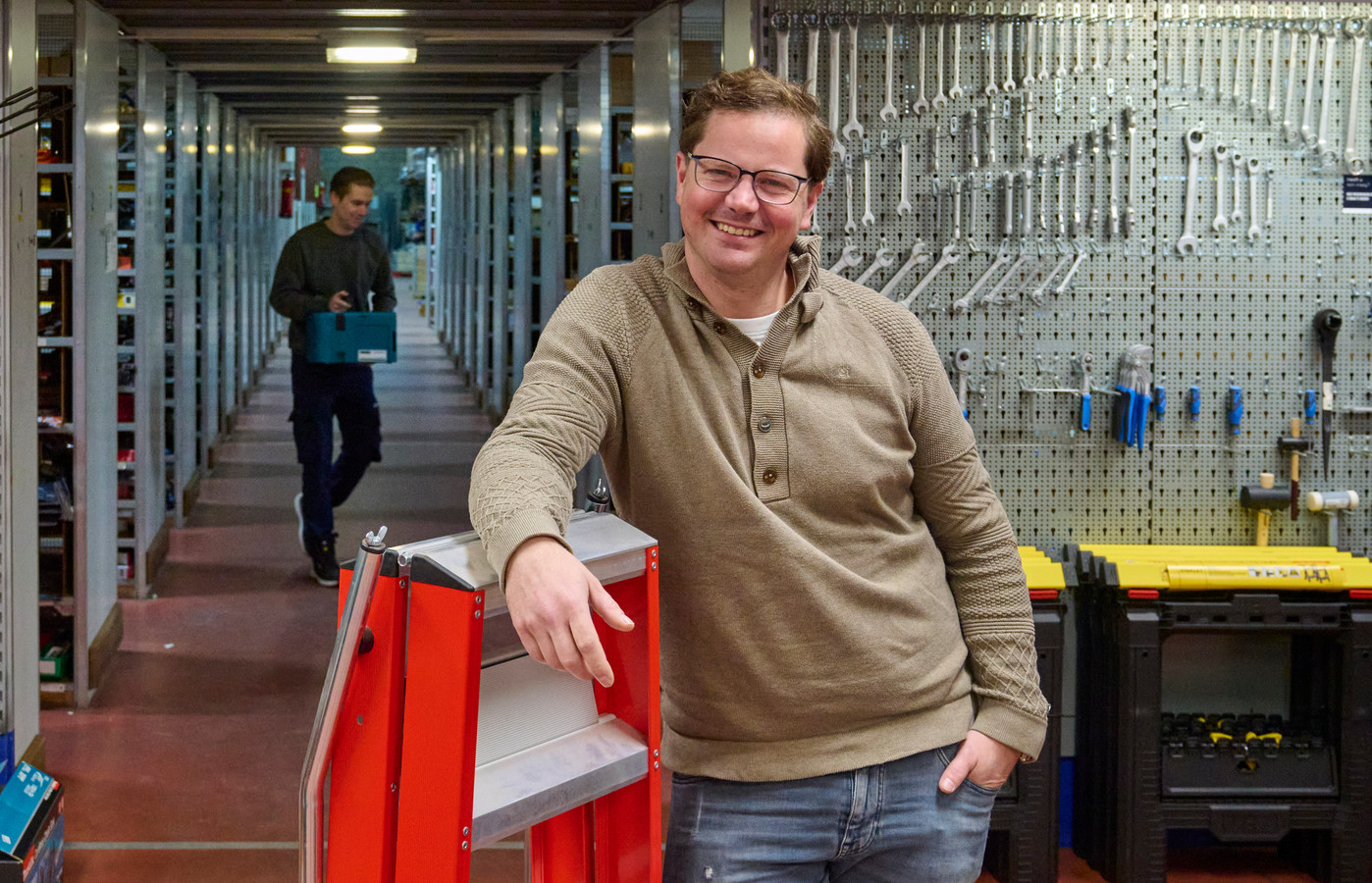 rijen-met-boutjes-moeren-pluggen-en-80-000-andere-bouwartikelen-gaan