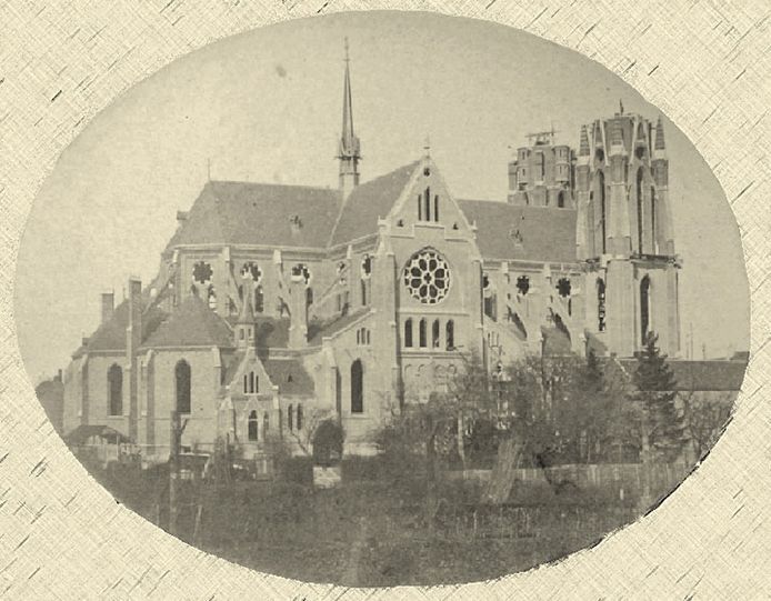 De Catharinakerk in aanbouw, in de jaren 60 van de 19e eeuw, toen nog zonder torenspitsen.