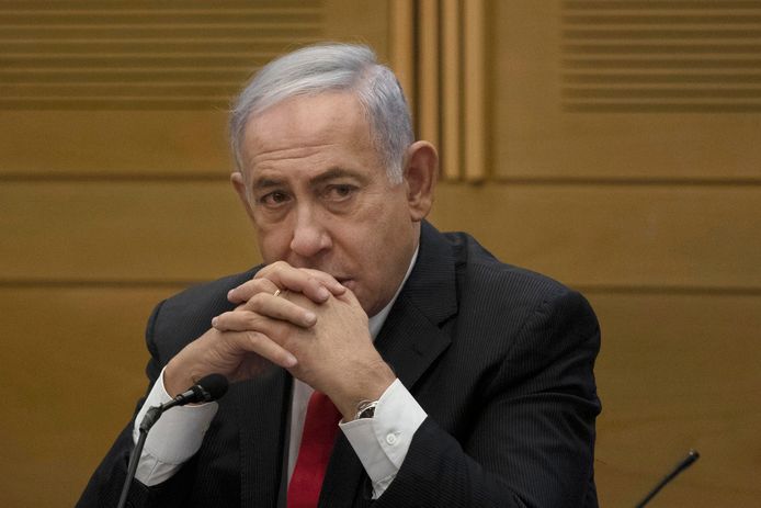 L'ex-Premier ministre est accusé d'avoir reçu des cadeaux de riches personnalités, d'avoir tenté de s'assurer une couverture favorable auprès du plus grand quotidien payant israélien, le Yediot Aharonot.