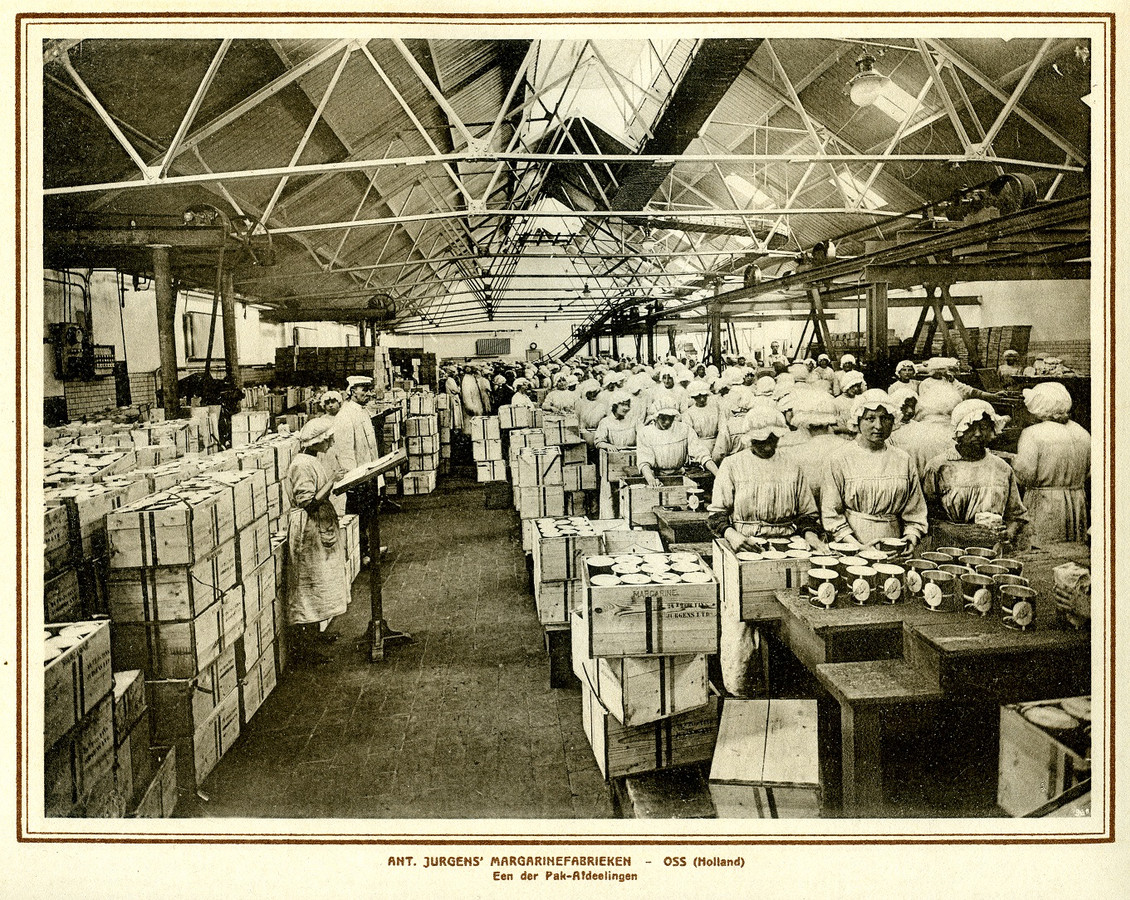 Inpakhal in de margarinefabriek van Jurgens in 1910.