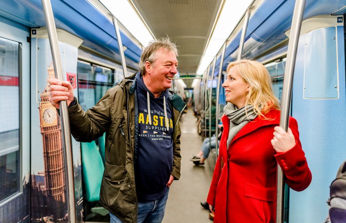 Raoul Trentelman en Lilian Marijnissen van de SP in de Rotterdamse metro. FOTO MARCO DE SWART