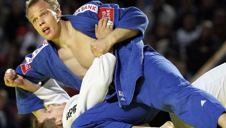 Henk Grol in actie tegen Egidius Zilinskas uit Litouwen in de klasse -100kg tijdens het EK Judo in Tbilisi. Foto ANP Beeld 