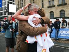 Jos stelde chemokuur uit en zag hoe zijn dochter Anne de marathon won: ‘Nu moet ik er weer voor hem zijn’