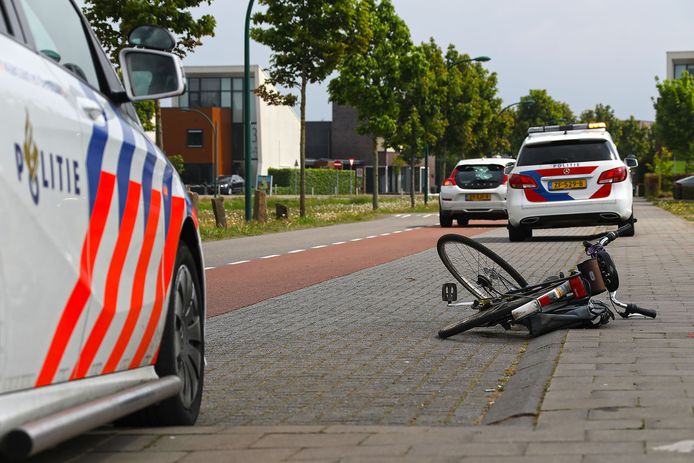 Ongeluk tussen fietser en auto op de Landbouwlaan in Berghem.