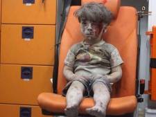 '5-jarige Omran uit Aleppo leeft en is bij zijn gezin'