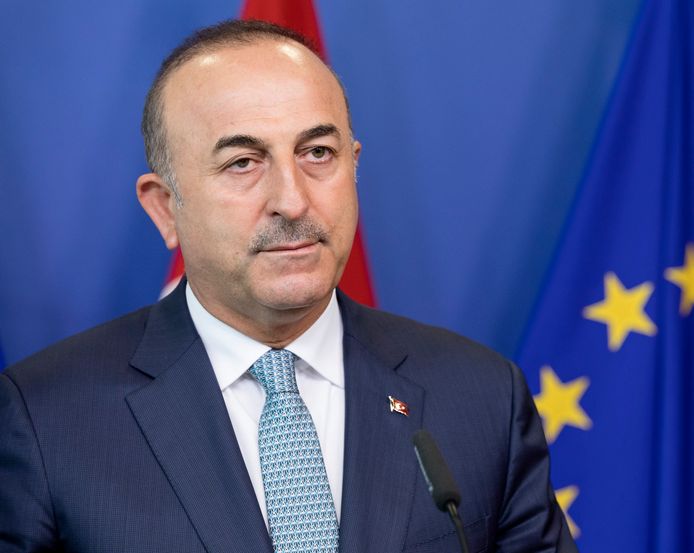 De Turkse minister van Buitenlandse Zaken Mevlut Cavusoglu (foto) vindt dat de Franse minister van Buitenlandse Zaken een grens heeft overschreden.