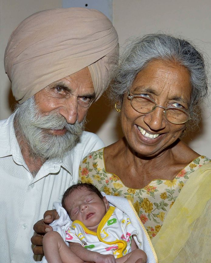 Arman, kind van de 79-jarige Mohinder Singh Gill en de 70-jarige Daljinder Kaur uit Amritsar. Geboren op 11 mei 2016.