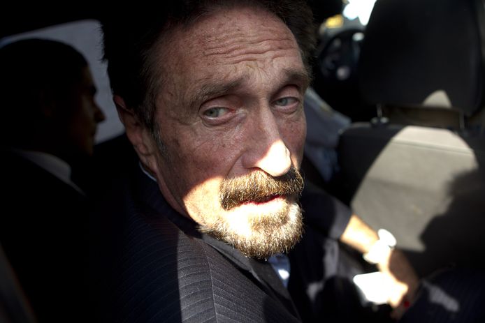 Devenu gourou des cryptomonnaies, John McAfee avait été arrêté en octobre 2020 à l’aéroport de Barcelone puis placé en détention provisoire.