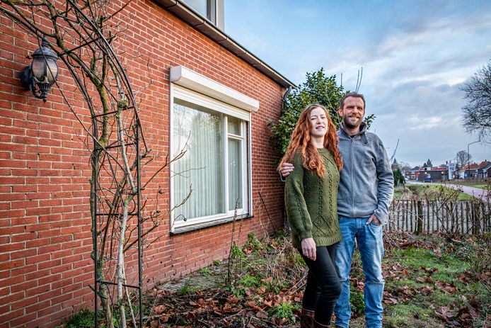 Anne Sanders en Niels van Breda zijn klaar voor vertrek naar Duitsland, waar ze een camping hebben overgenomen.
Hun woonhuis in Nederland is verkocht.