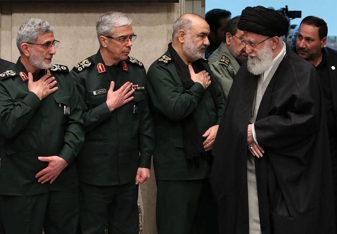 Archiefbeeld. De Iraanse Ayatollah Ali Khamenei (rechts) met uiterst links generaal Esmail Qa'ani, de commandant van de al-Quds Brigade. (09/01/2020)