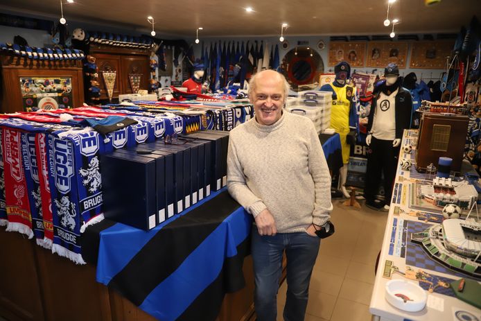 Karel De Baerdemaeker uit Sint-Martens-Bodegem in zijn bijgebouw.