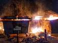 Wéér brandstichting in Nijkerk, brandweer blust zes (!) papiercontainers