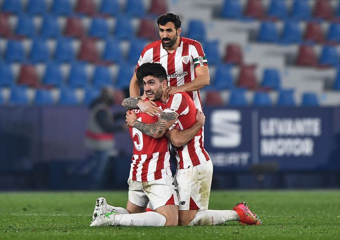 Athletic Bilbao viert het winnende doelpunt.