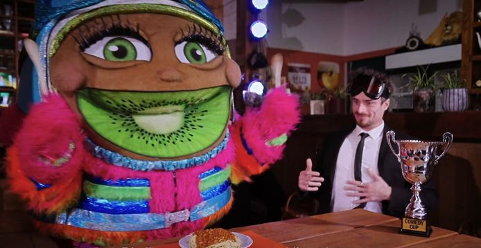 'Skiwi' van 'The Masked Singer' in bierstube De Wettel in Ninove.