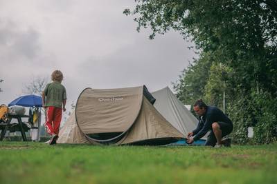 Zadelpijn, kromgeslagen haring en buien krijgen Abel (6) er niet onder: ‘Ik denk dat mama al heeft g