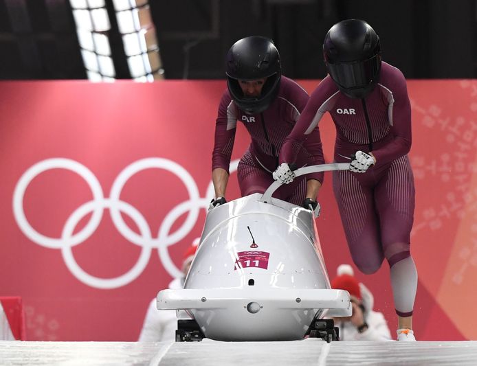 Nadezhda  Sergeeva (R) Anastasia Kocherzhova eindigden twaalfde in de tweemansbob.