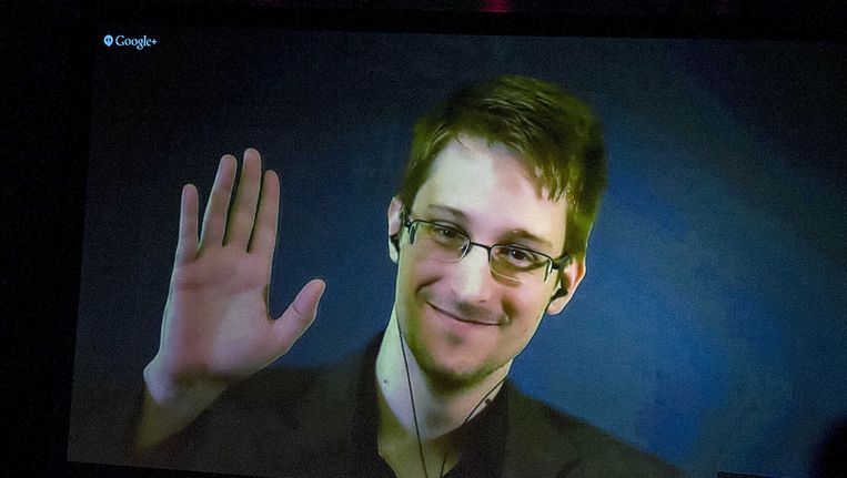 Edward Snowden spreekt via een videoverbinding vanuit Rusland tijdens de uitreiking van de Big Brother Awards in Amsterdam Beeld ANP