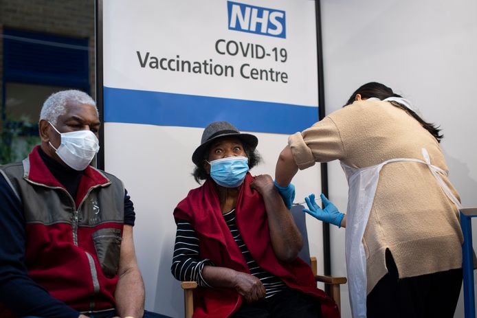 La campagne de vaccination a commencé au Royaume-Uni (Guy's Hospital, Londres, 8 décembre)