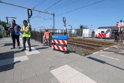 NS-beveiligers op station Maarheeze zijn broodnodig, zeggen ze zelf: ‘Het is een dagelijks kat- en m