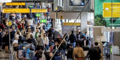Nederlandse politie moest ingrijpen bij “dreigende situatie” tussen reizigers en veiligheidspersoneel Schiphol