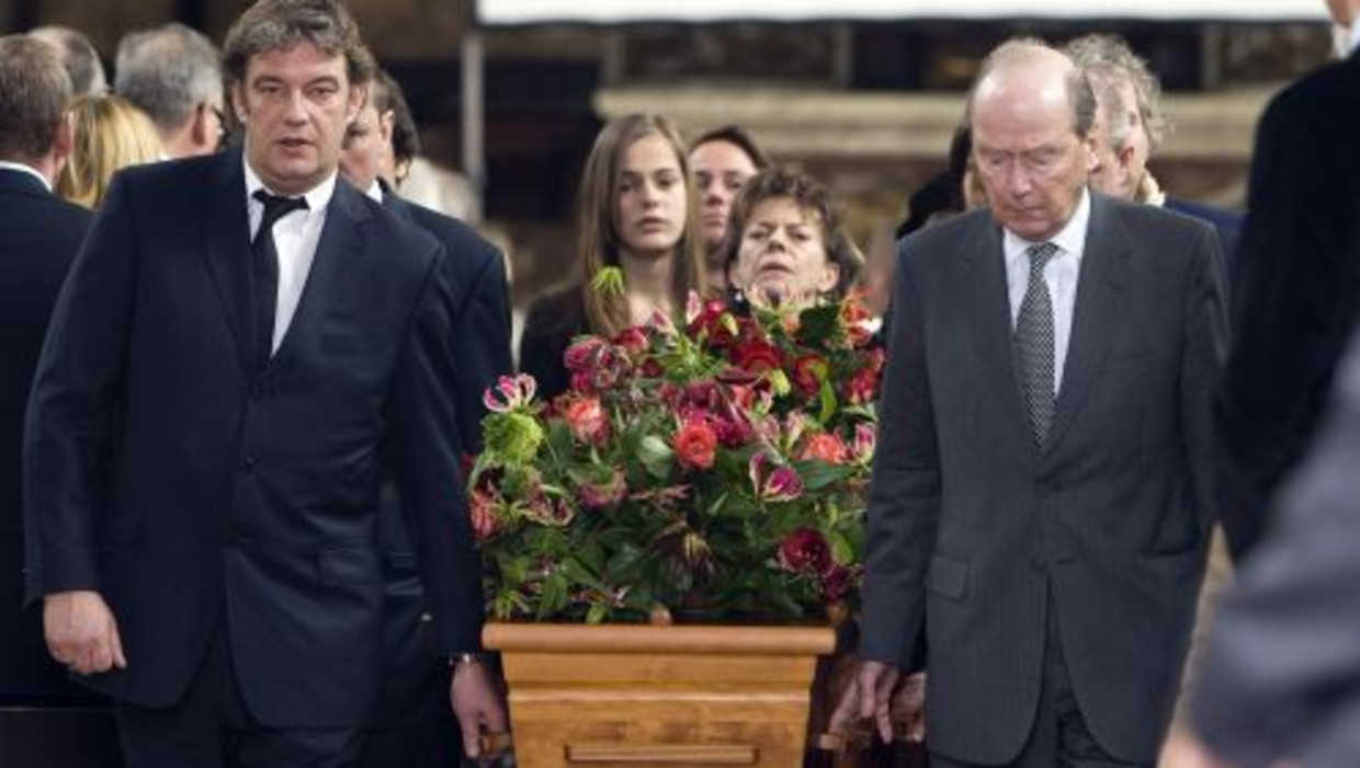 Hans van Mierlo in besloten kring begraven Het Parool
